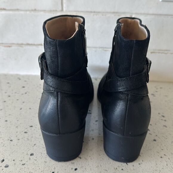 Dansko Women's Size 38 Leather Black Ankle Booties Boots Side Zip Closure EUC - Picture 3 of 12